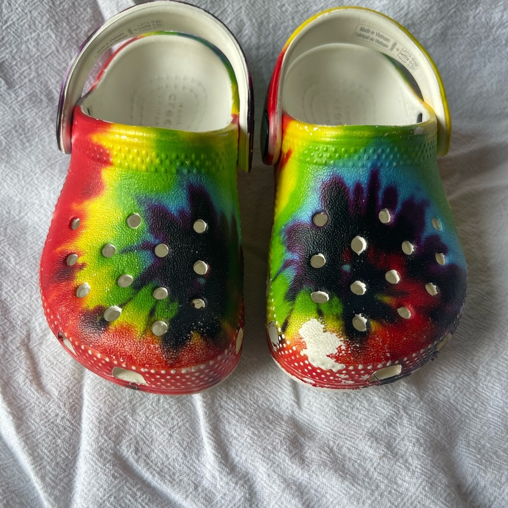 Tie dye crocs! Toddler size 5